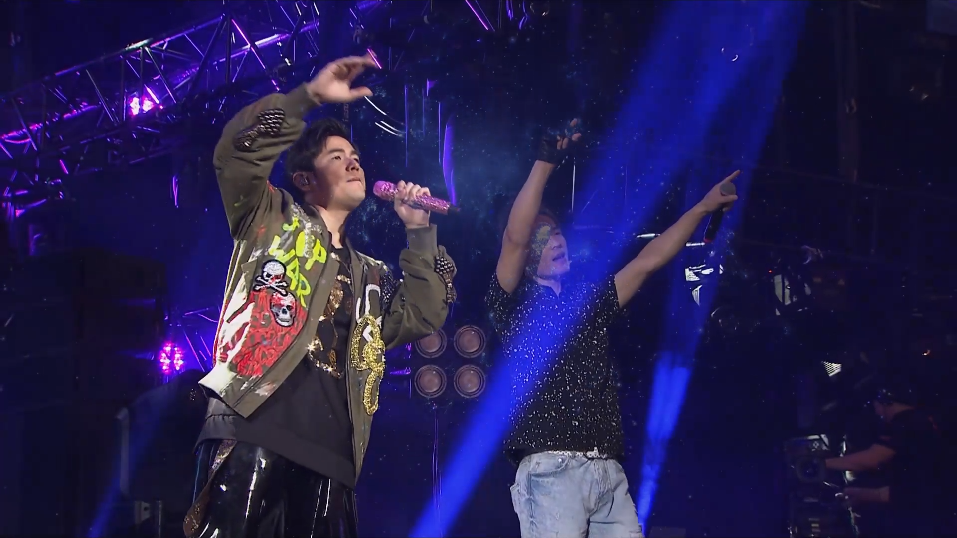 【米柒视频网】周杰伦 – 七里香(DjRer LakHouse Mix) 现场mv [www.mqmix.com].mp4