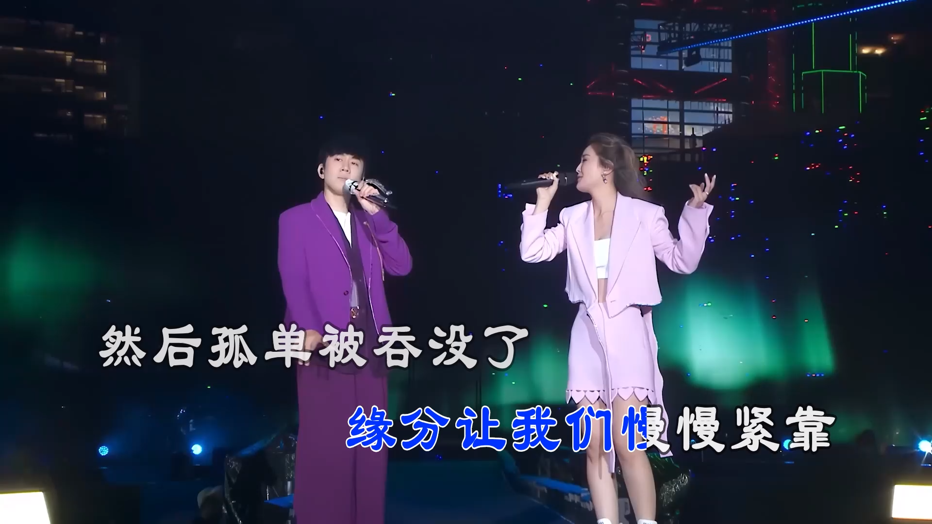 【米柒视频网】林俊杰VS蔡卓妍 – 小酒窝(RinV-TH LakHouse Mix) 现场mv [www.mqmix.com].mp4