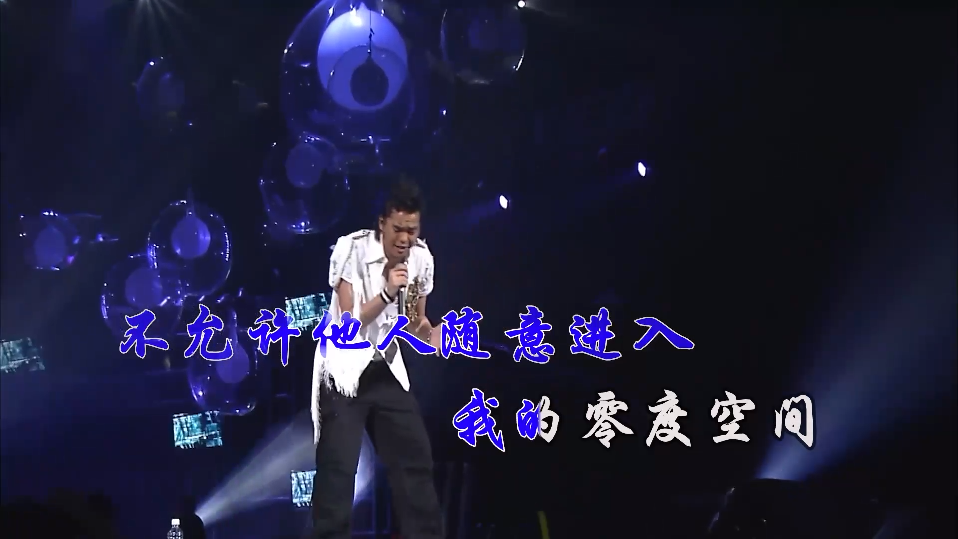 【米柒视频网】柯有伦 – 零 (DJ阿波 Lak House Mix) 现场mv [www.mqmix.com].mp4