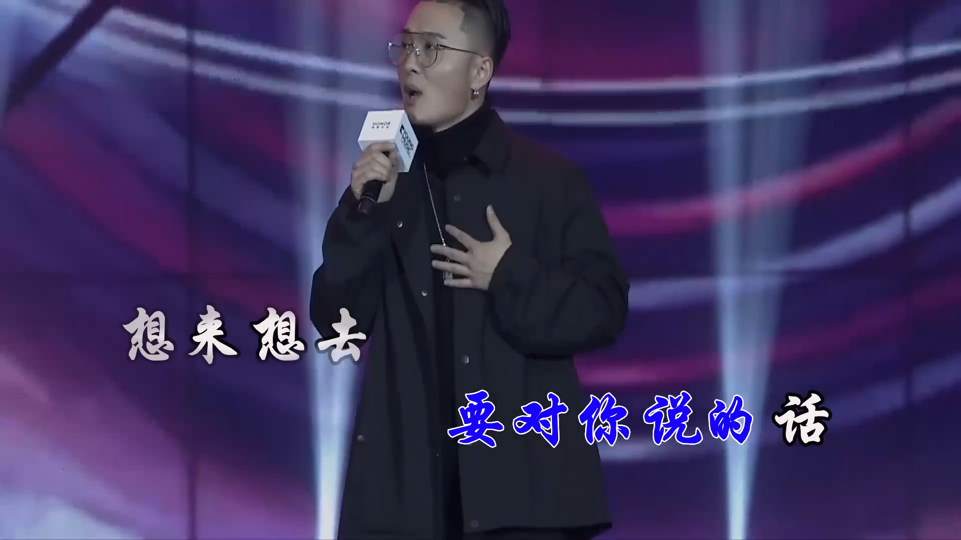 【米柒视频网】永彬Ryan.B – 像极了 (DjRer VinaHouse Mix) 现场mv [www.mqmix.com].mp4