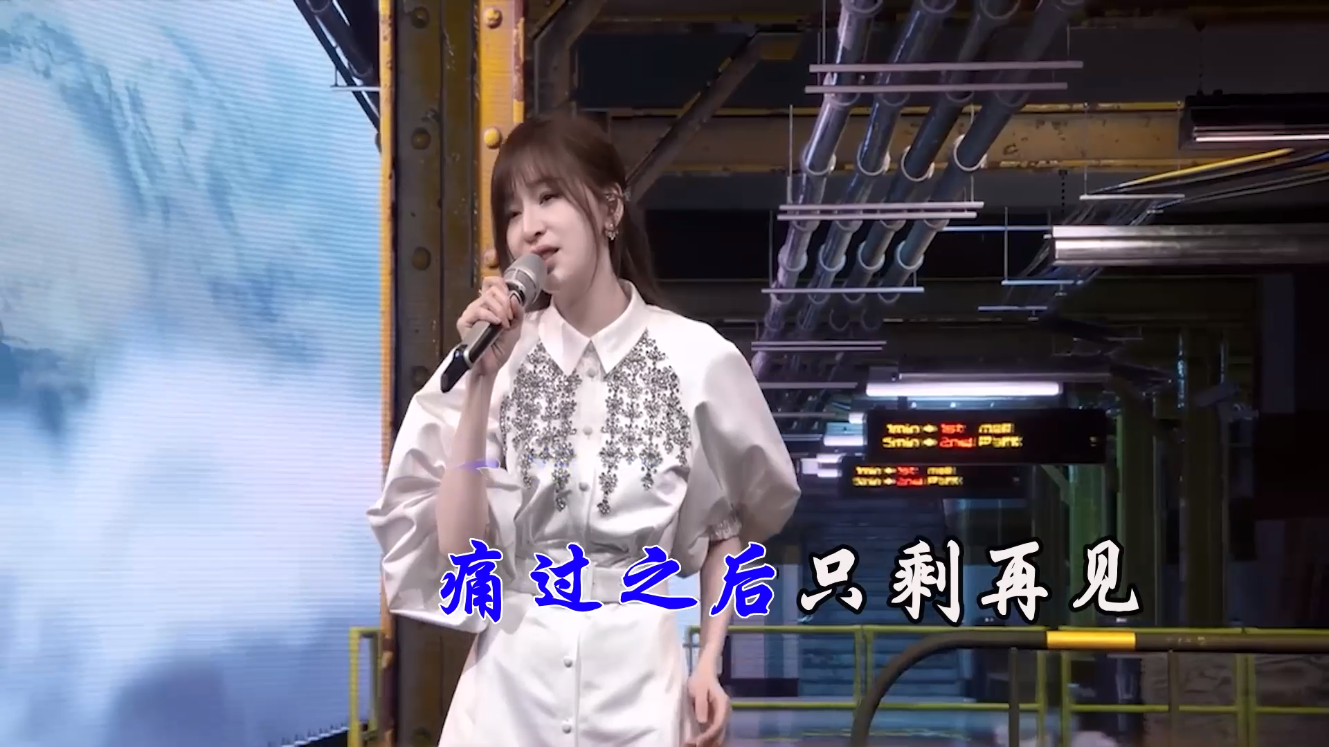 【米柒视频网】王心凌 – 第一次爱的人 (DjRer Lak House Mix) 现场mv [www.mqmix.com].mp4